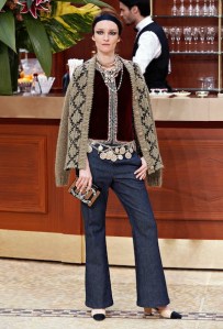 21_Fall-Winter-2015-16-Ready-to-Wear-collection-�CHANEL_HD